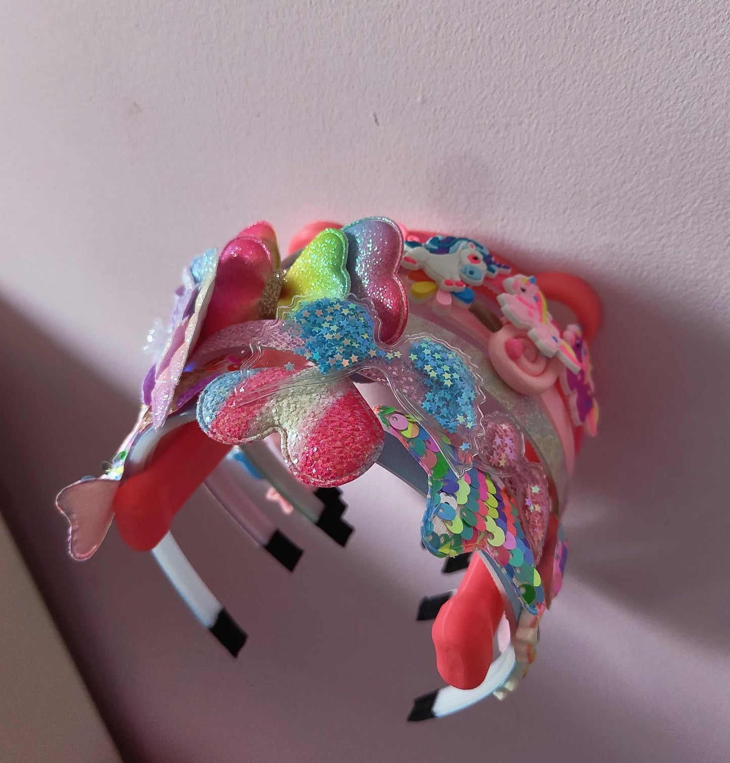 Adorable Wall-Mounted Hairband Holder with Cute Ears – Perfect for Kids’ Bedrooms