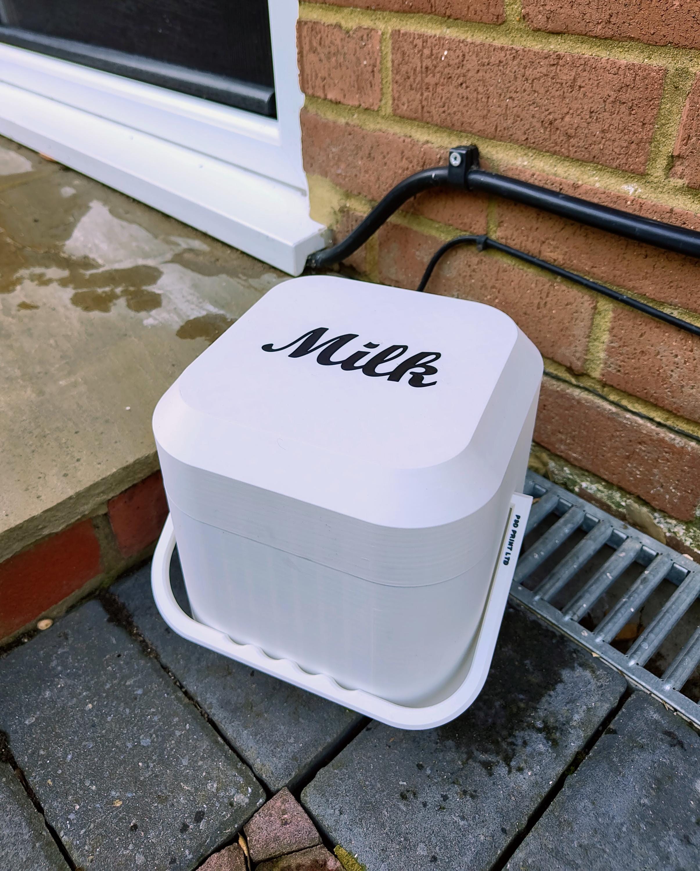 Milk Bottle Carrier with Lid for Doorstep Deliveries – Holds 4 Glass Pint Bottles